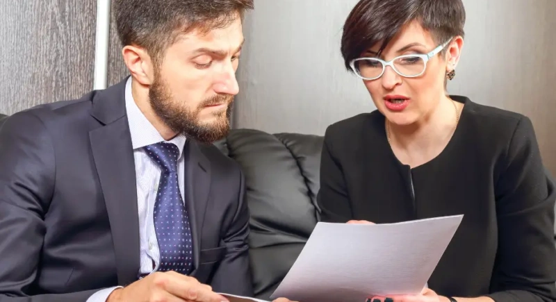 Deux experts RH étudient le recueil des besoins en formation