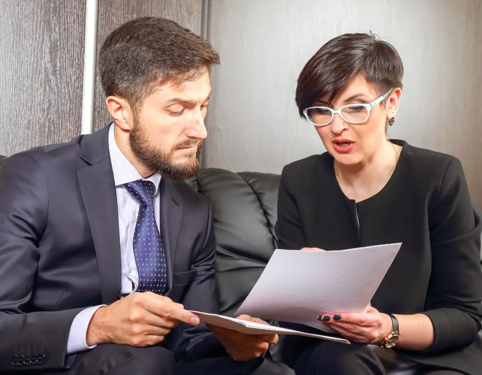 Deux experts RH étudient le recueil des besoins en formation