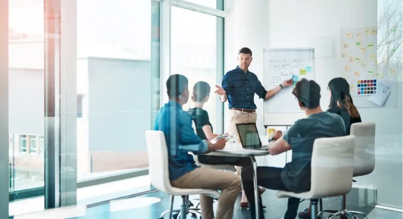 Réunion d’équipe en entreprise moderne